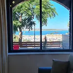 Thalia's House, Private By The With Sea View Hébergement de vacances