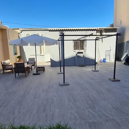 Vakantiehuis Thalia's House, Private By The With Sea View *