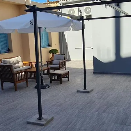 Thalia's House, Private By The With Sea View Vakantiehuis