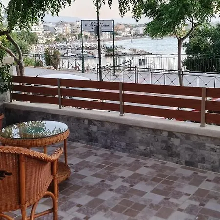 Vakantiehuis Thalia's House, Private By The With Sea View